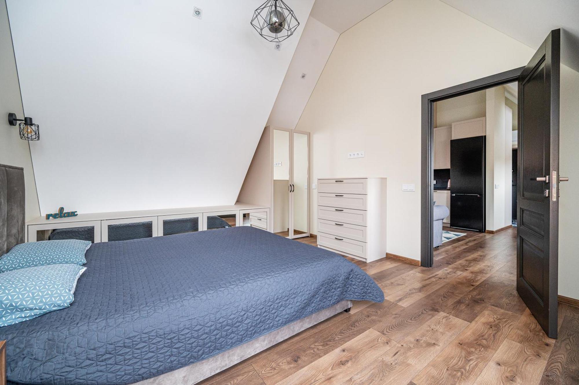 Cozy Attic Self Check In Íbúð